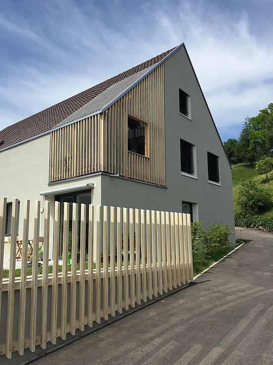 ACCOYA® Überbauung Fassade und Zaun