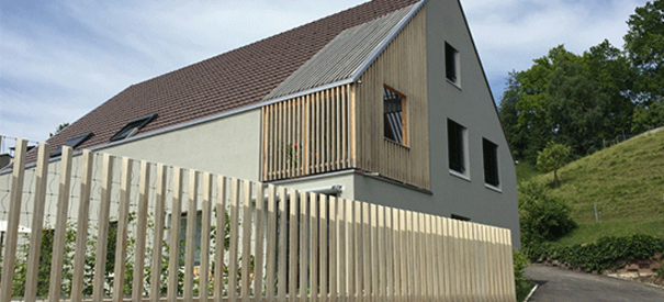 ACCOYA® Überbauung Fassade und Zaun